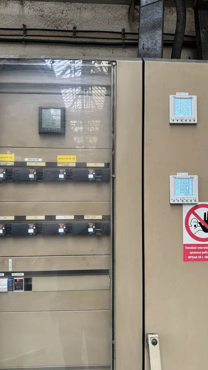Sub-metering of machinery in mechanical engineering II, photo from the installation 4