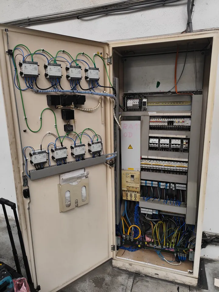 Sub-metering of machinery in mechanical engineering II, photo from the installation 6